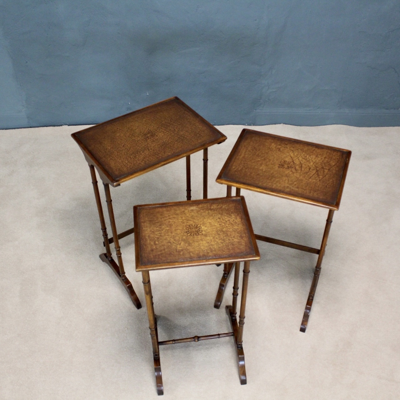 Nest of 3 Walnut & Leather Side Tables - Image 3