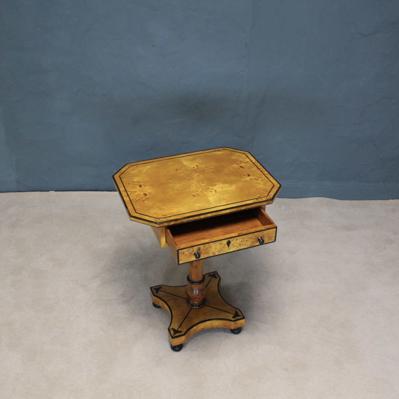 Inlaid Pedestal Side Table in Burr Walnut - Image 3