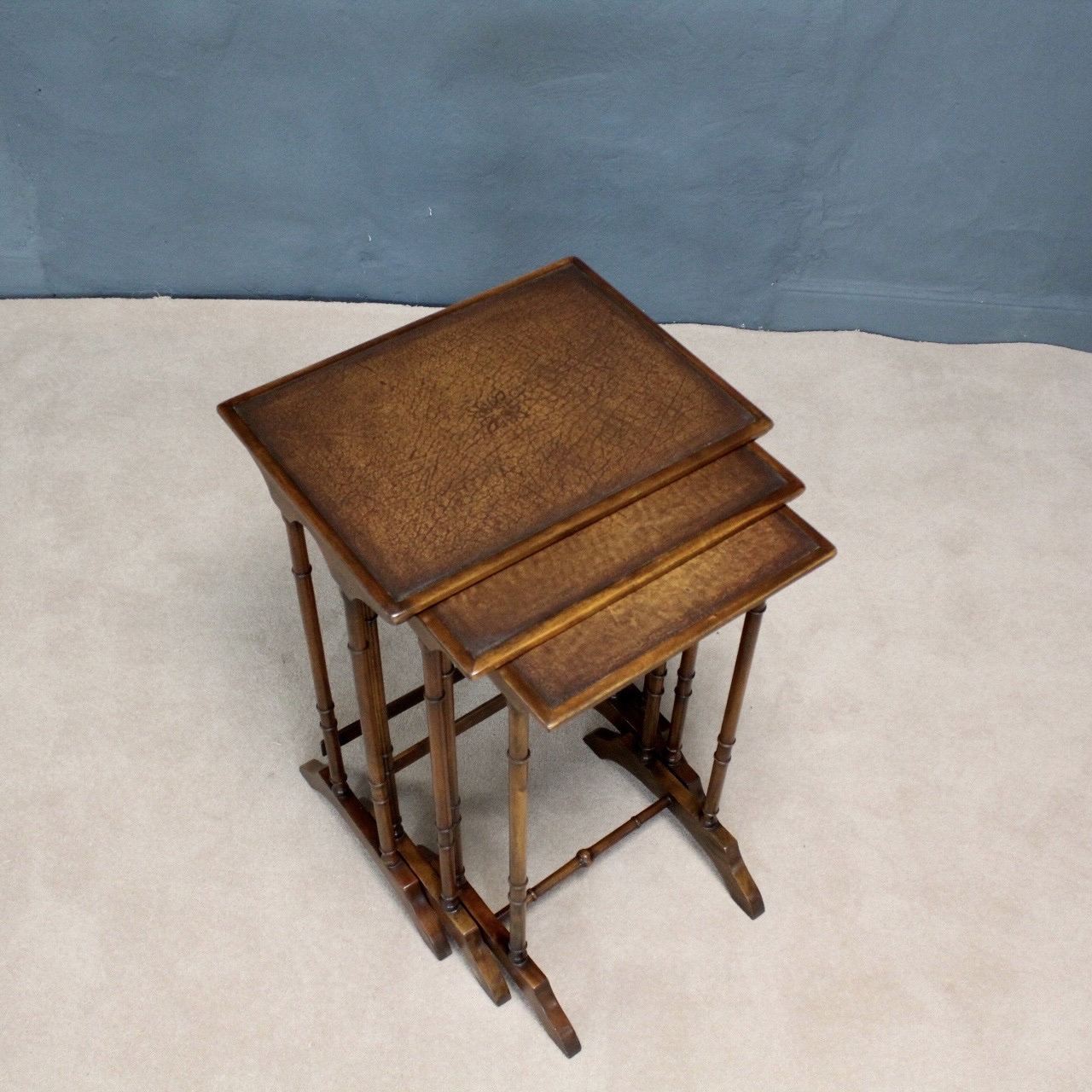 Nest of 3 Walnut & Leather Side Tables - Image 2