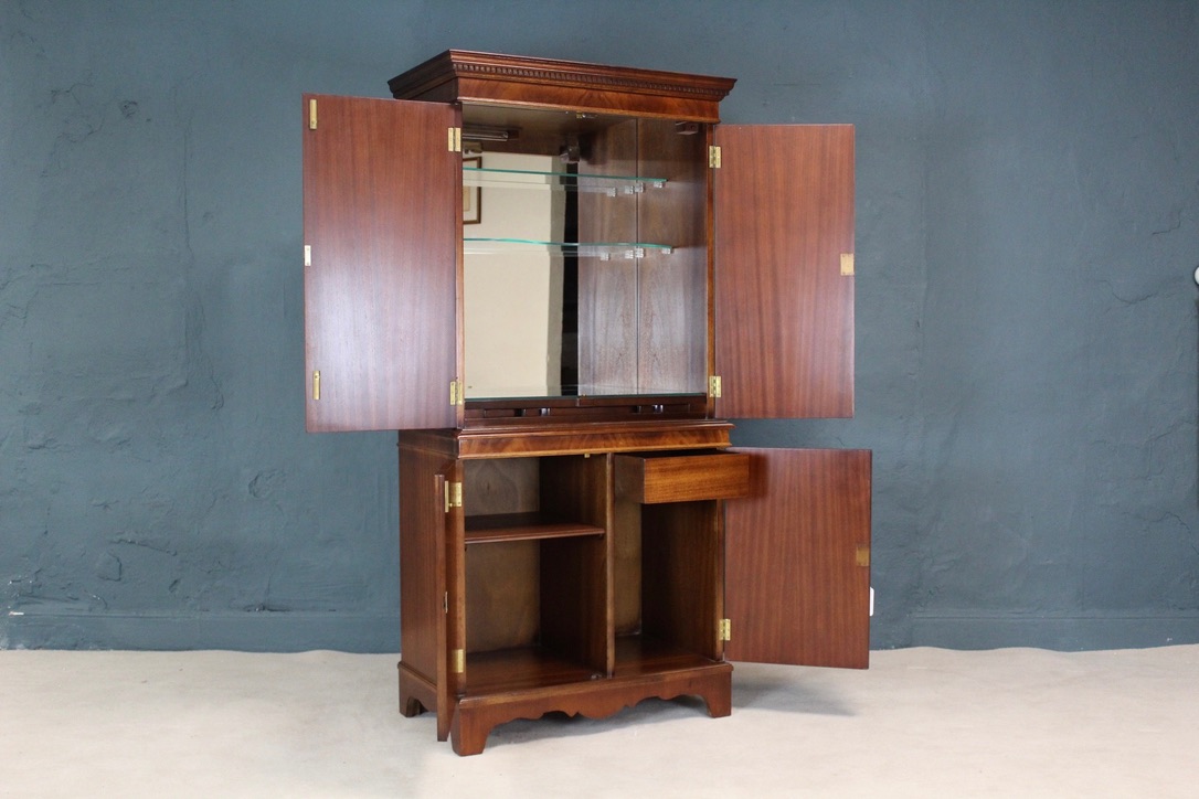 Mahogany Drinks Cabinet - Image 3