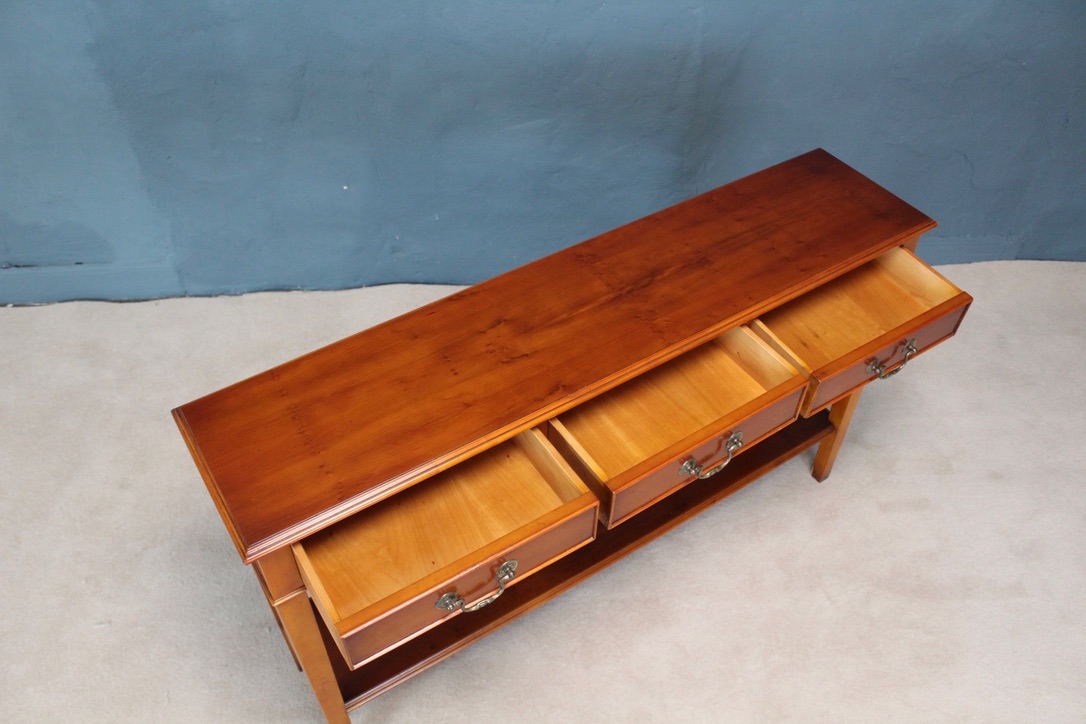 Yew Console Table - Image 3