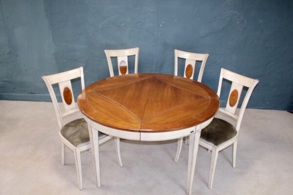 Extending Round Table