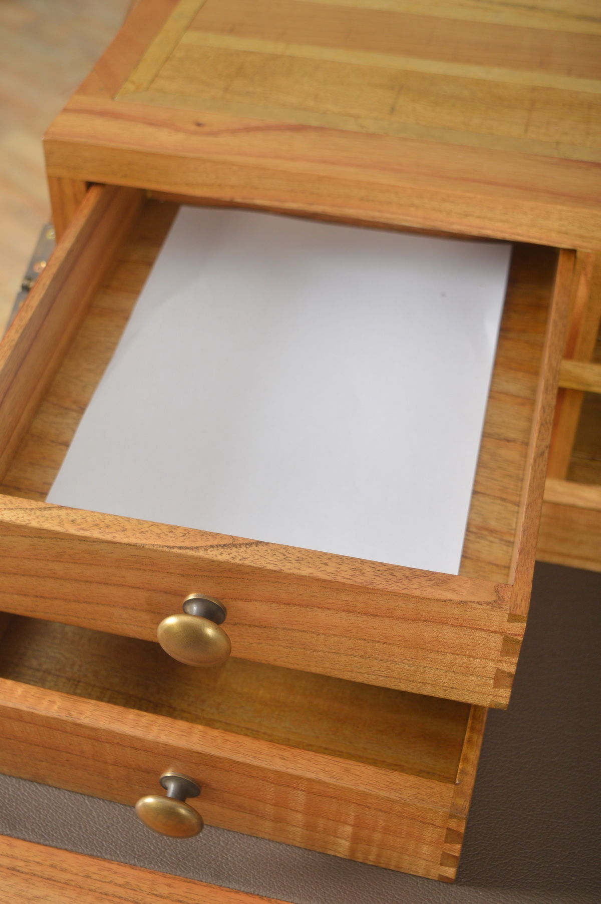 Welbeck Campaign Desk - Image 9