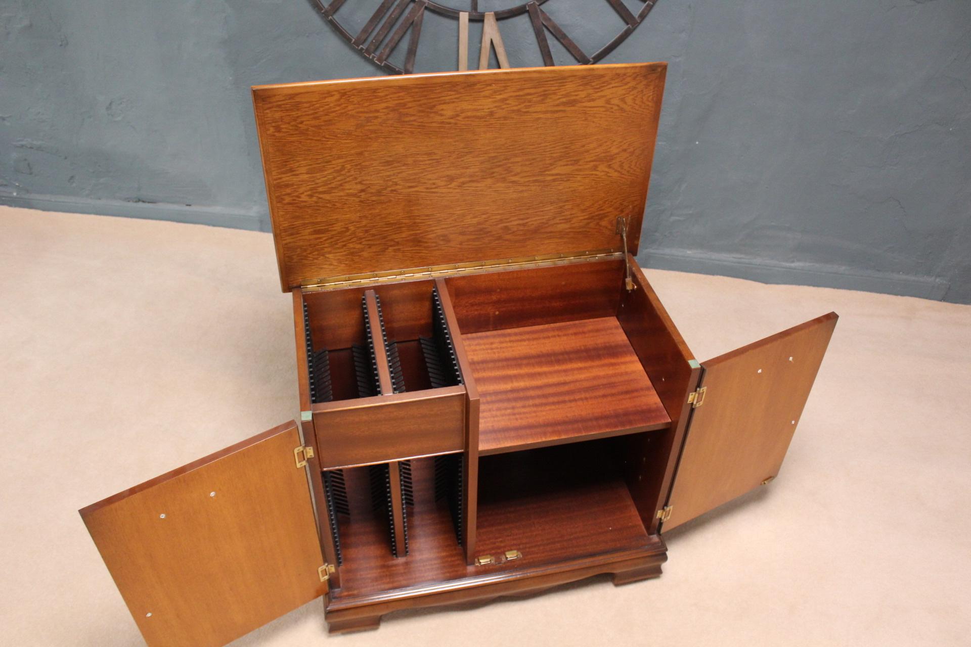 Entertainment Unit - Image 3