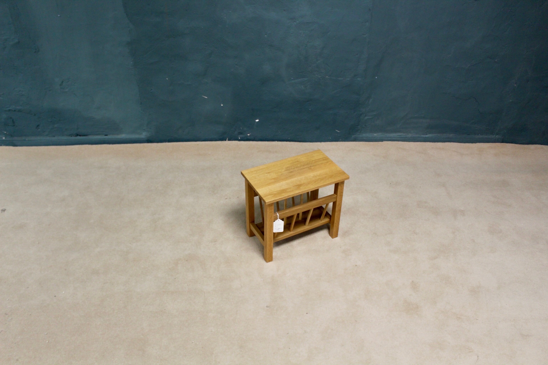 Side table with magazine rack - Image 2
