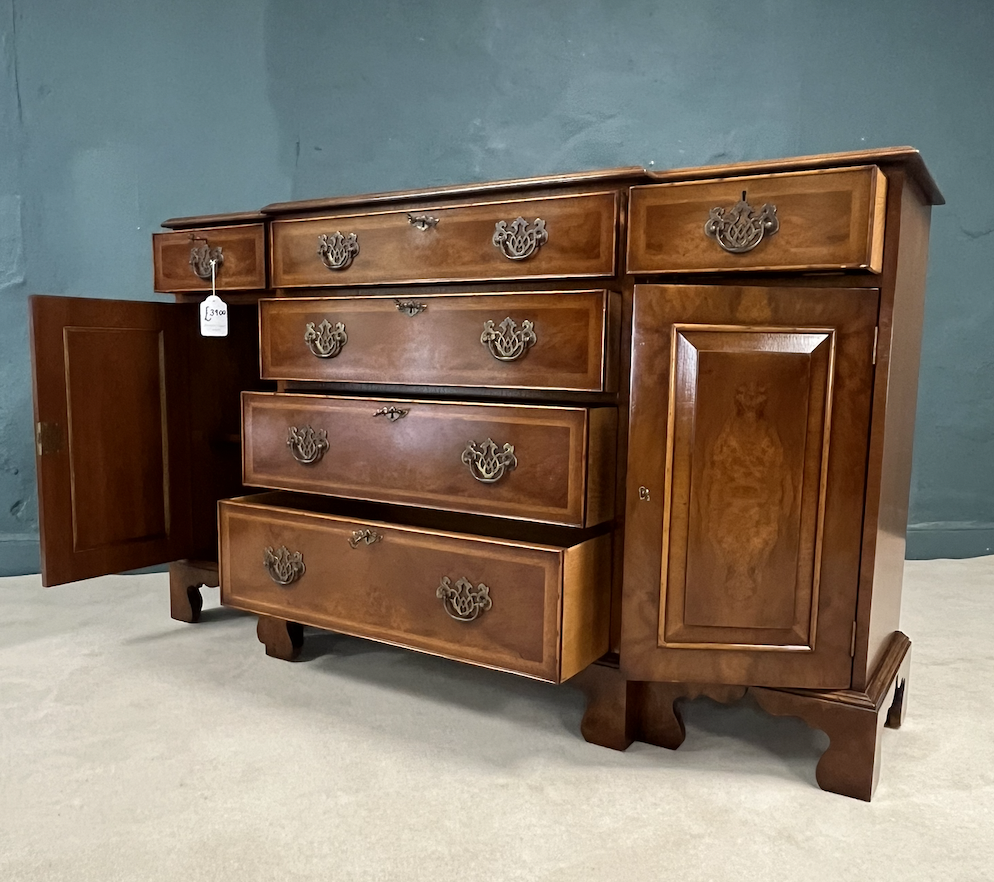 Burr walut sideboard